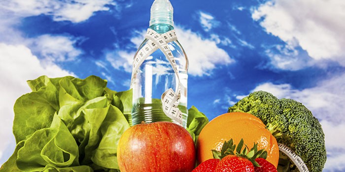 Овощи, фрукты и бутылка воды