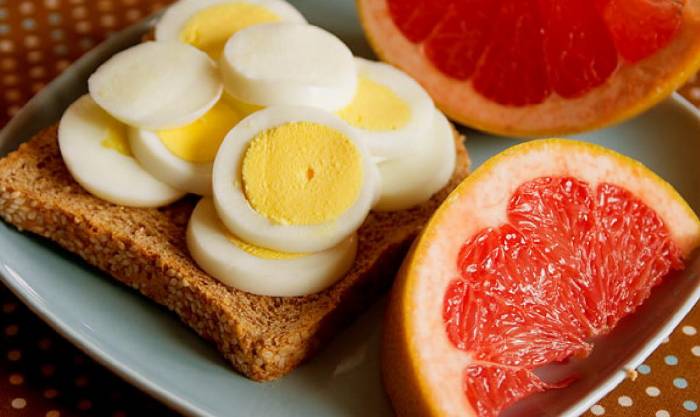 Витаминно-протеиновая диета на яйцах и апельсинах - секреты питания на  TemaKrasota.ru