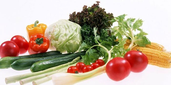 Свежие овощи и травы